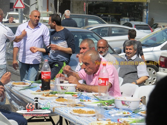 كفرقاسم : ابناء المرحوم الحاج محمد محمود عيسى  ابو لطفي  يُعدون وليمة غداء عن روح والدتهم المرحومة عزيزة عبد الرحمن عيسى  ام لطفي   رحمها الله 